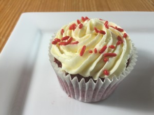 How to decorate red velvet cupcakes