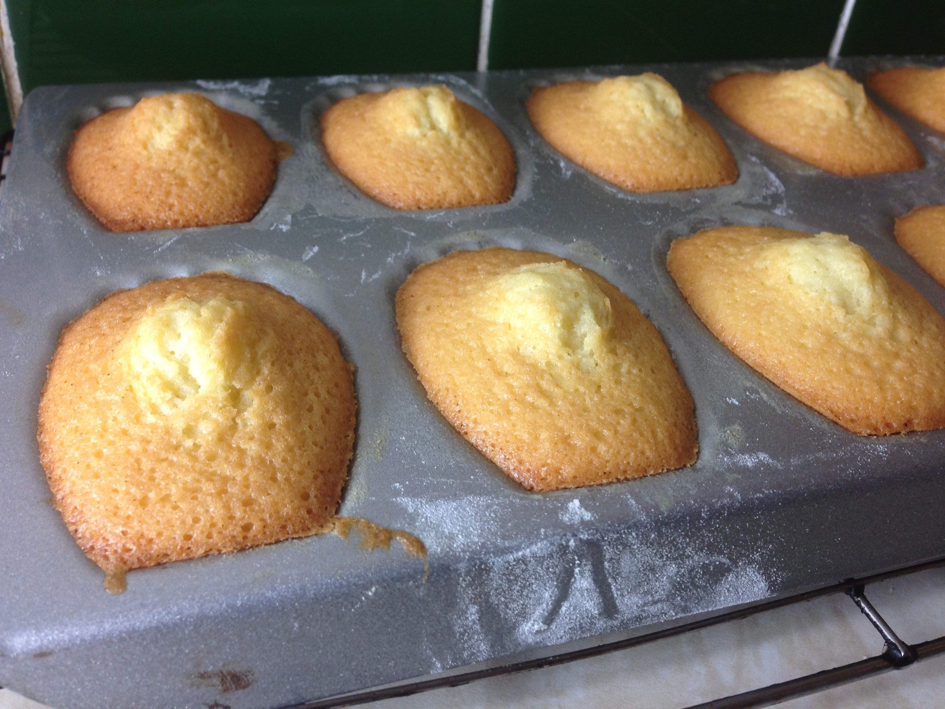 How to bake vanilla French Madeleines
