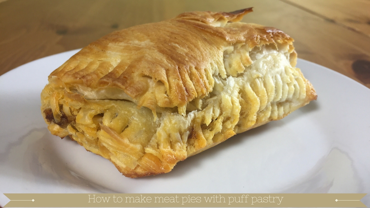 Make steak pies with puff pastry top and bottom