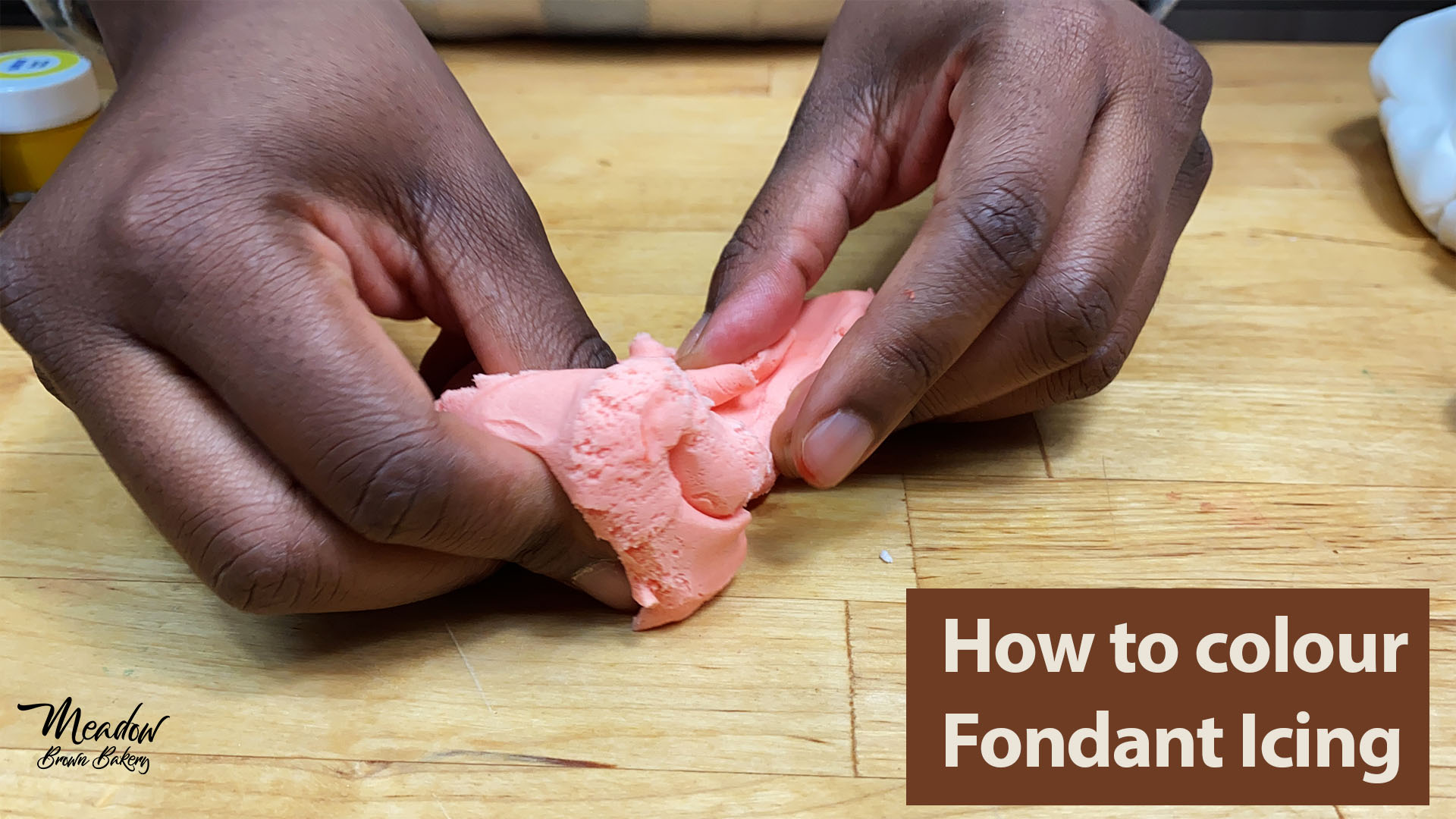 How to colour fondant icing